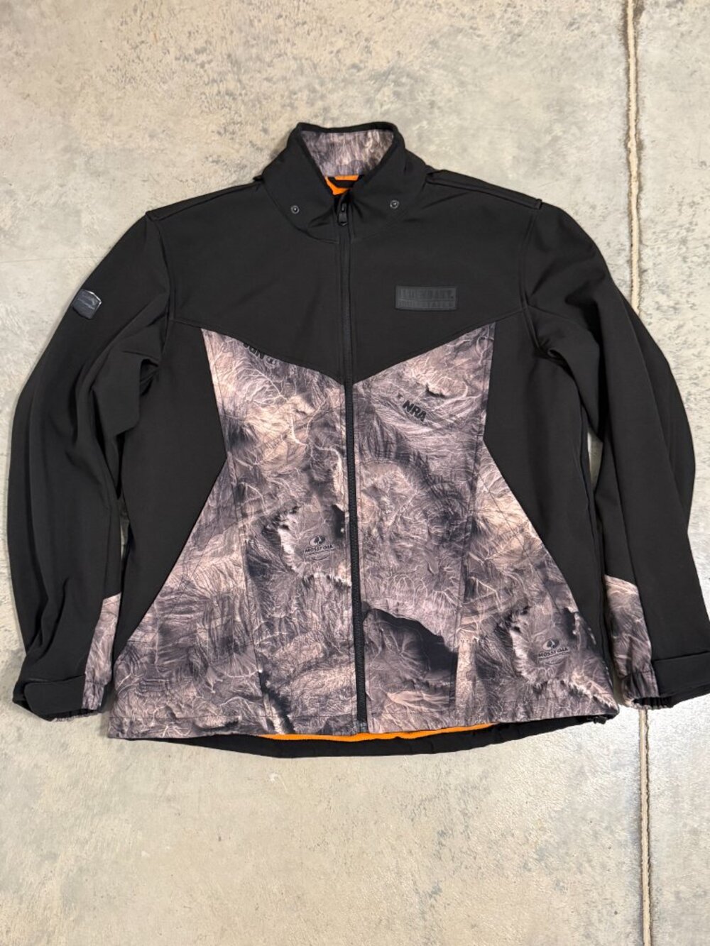 Legendary Whitetails CCW Jacket Mens Large Mossy Oak Camo with NRA logo